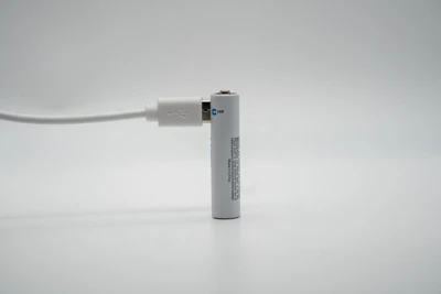 Sự khác biệt giữa Pin Lithium có thể sạc lại và Pin khô là gì?